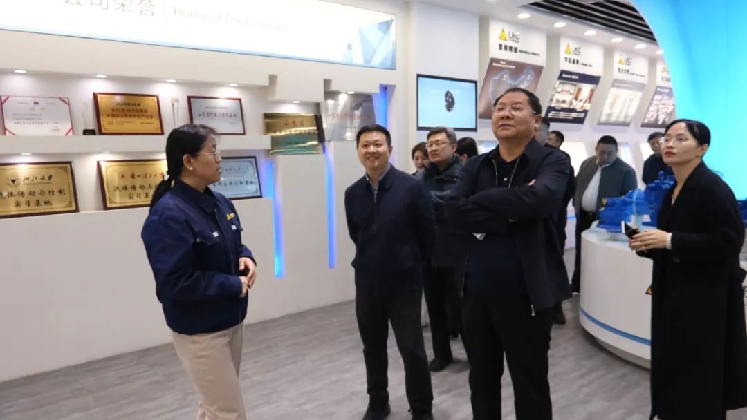 1741566685139436.jpg 區(qū)委統(tǒng)戰(zhàn)部副部長郭可超一行蒞臨力克川液壓參觀指導2.jpg
