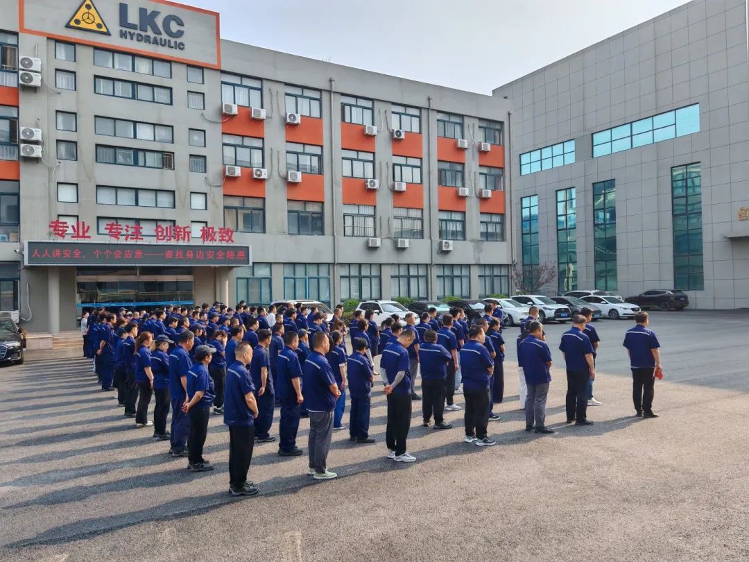 1749882126183083.jpg 公司開展“安全生產(chǎn)大檢查”專項(xiàng)行動1.jpg